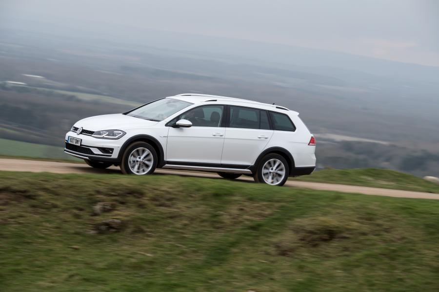  Volkswagen Golf Alltrack 2017 года  (UK) (фото 4 из 33)